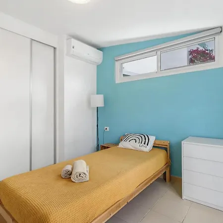 Child-friendly, 3-bedroom With Garden Near The Aqualand אדחה